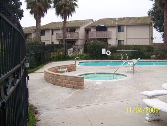 Building Photo - Quail Meadows Upstairs Condo