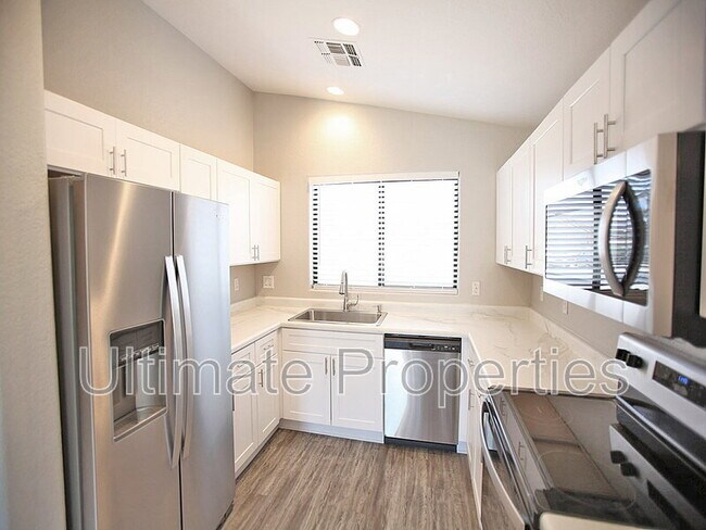 Building Photo - 631 E Arizona Ave