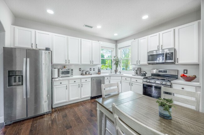 Building Photo - Gorgeous 4bed/3bath home FOR RENT at Winte...
