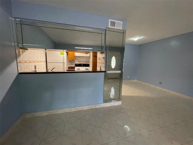 Building Photo - 1405 Shadowdale Dr