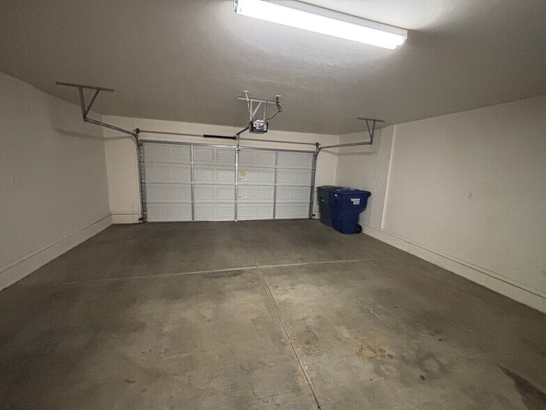 Building Photo - 6028 S Sweet Birch Ln