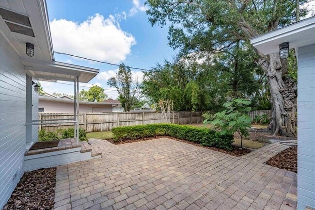 Building Photo - 2328 Woodbine Ave