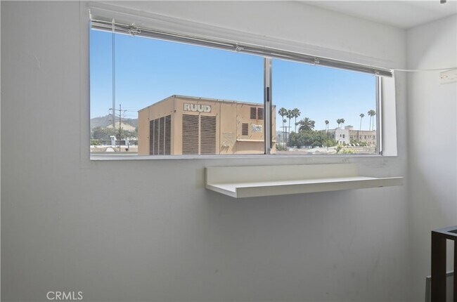 Building Photo - 1554 N Hobart Blvd