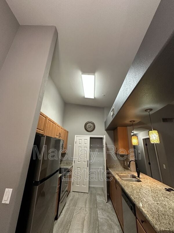 Building Photo - 10136 E Southern Ave