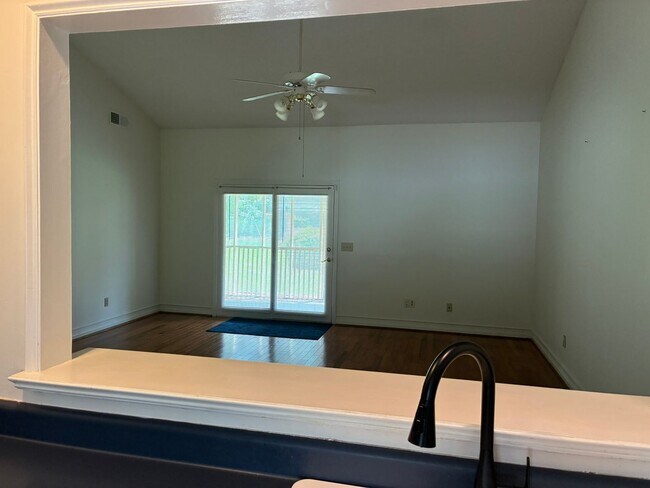 Building Photo - 40 Boardwalk Ln