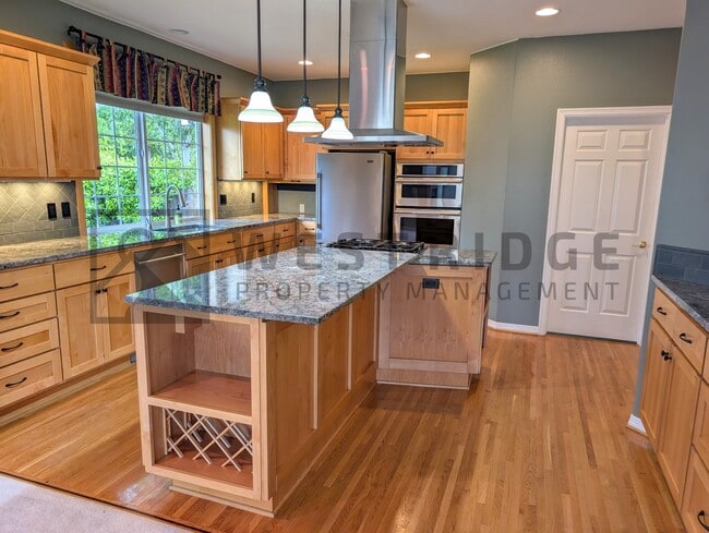 Building Photo - 632 NW Pacific Grove Dr