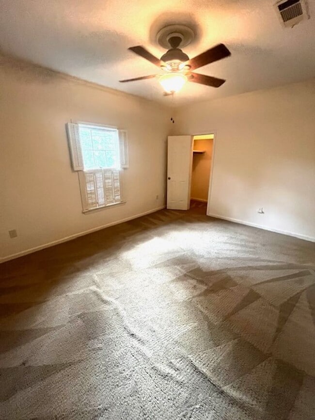 Building Photo - Quinn St - 1210/1212