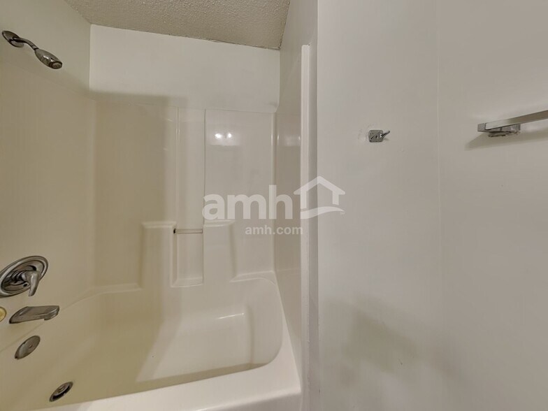 Building Photo - 803 Delray Ln