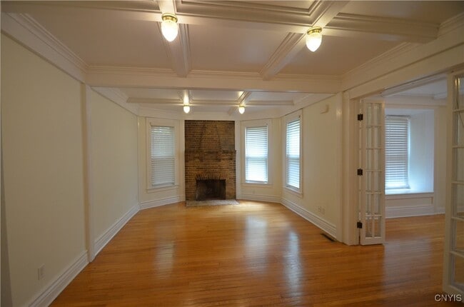 Building Photo - 359 Green St