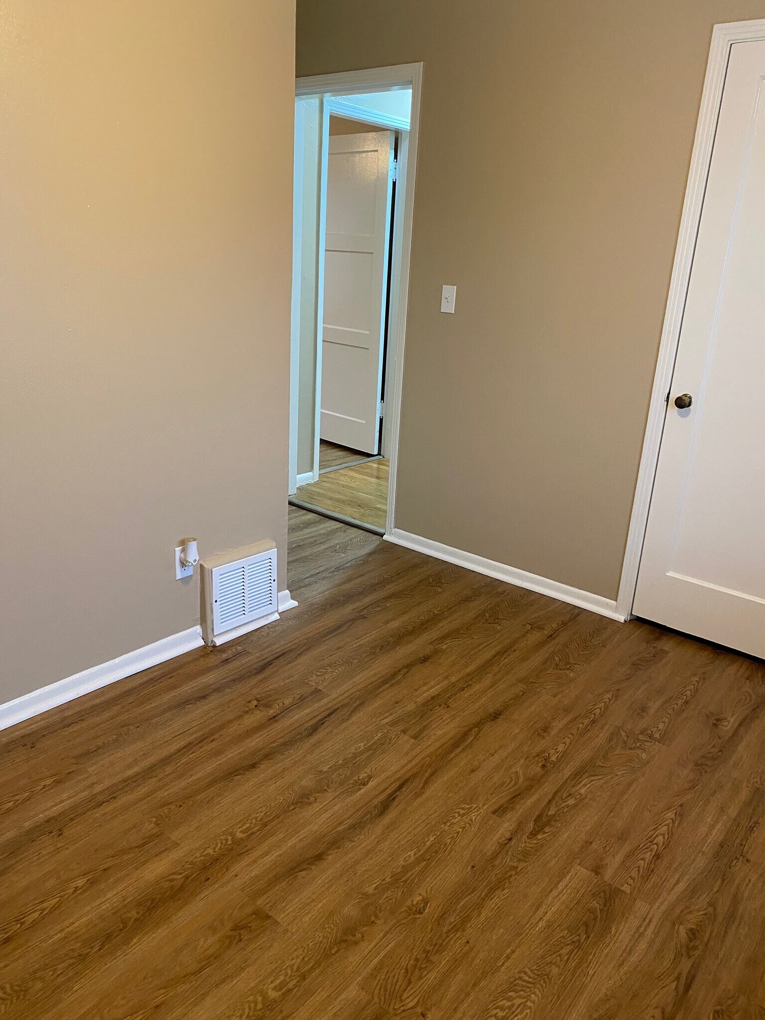 Building Photo - 5004 8th Ave NW