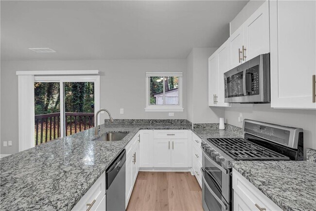 Building Photo - 3368 Lincolndale Ct