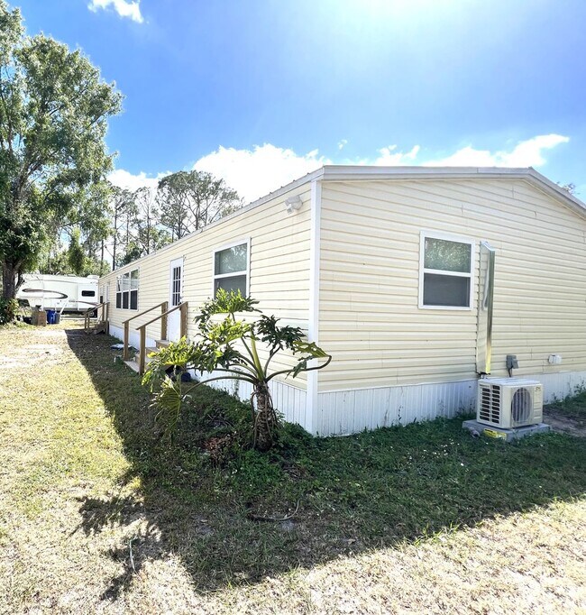 Primary Photo - FIRST MONTHS RENT FREE!!! 5 ACRES OF PARAD...