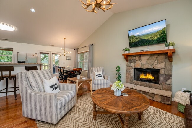 Building Photo - Mountain Lux Home - Centrally Located in Brevard! Furnished Mid- Term Rental Available from Novem...