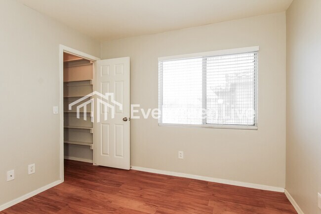 Building Photo - 12057 W Aster Dr