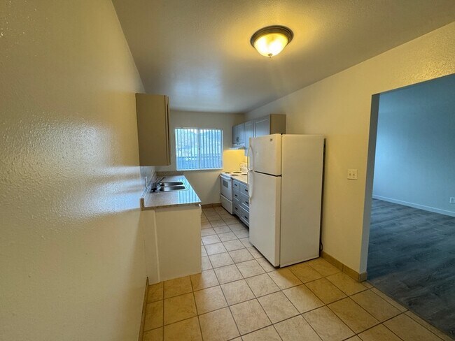 Building Photo - 459 E 2700 S