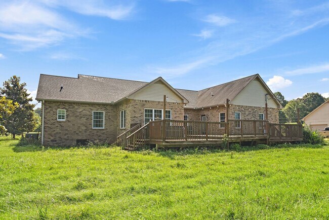 Building Photo - 510 Bruce Rd