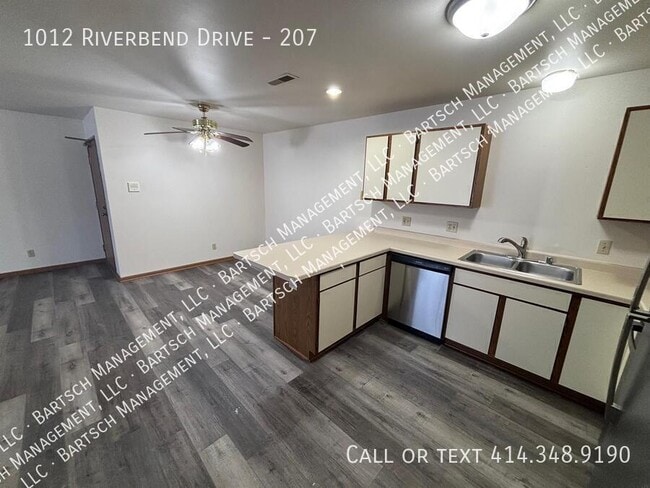 Building Photo - 1012 Riverbend Dr
