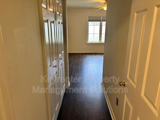 Building Photo - 2055 Hampton Dr