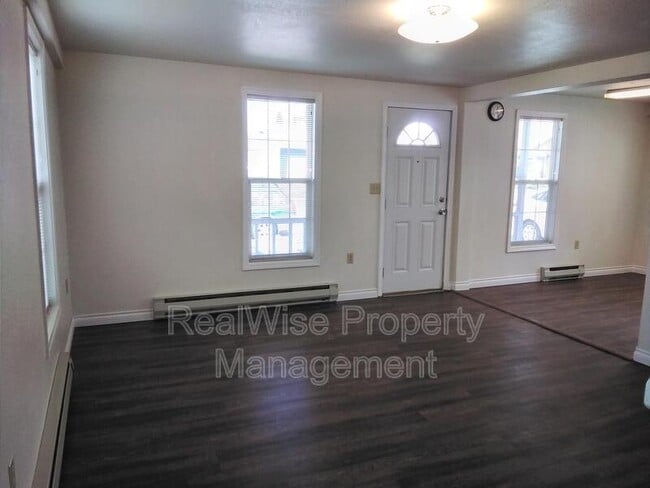 Building Photo - 1125 W Brown Ave