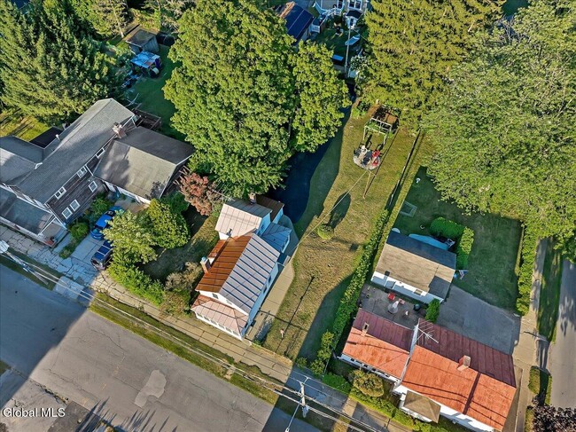 Building Photo - 138 Elm St