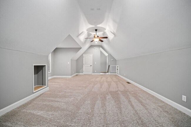 Building Photo - Pet Friendly on Exit 8!