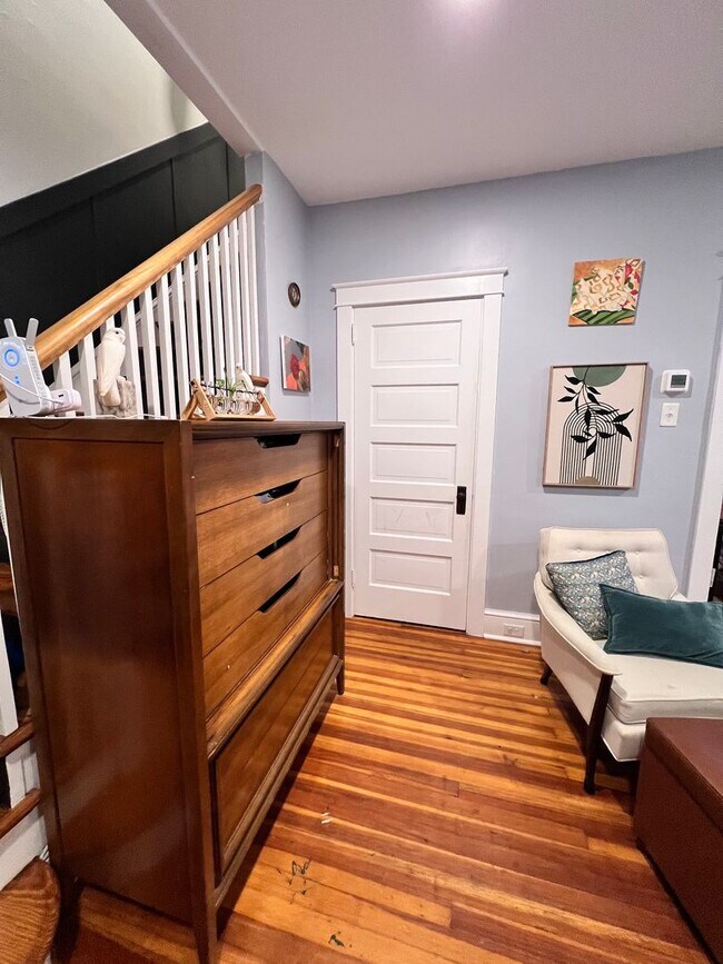 Building Photo - Charming Reynolds Ave Rental – Spacious Yard, Stylish Kitchen, Great Location