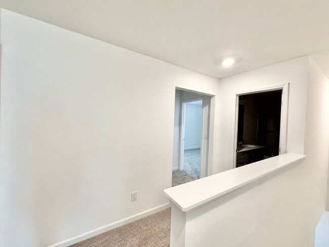 Building Photo - 122 Cougar Ln