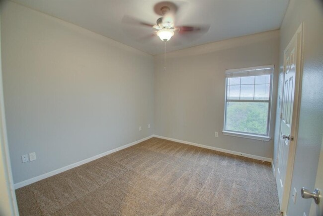 Building Photo - 2320 Gracy Farms Ln