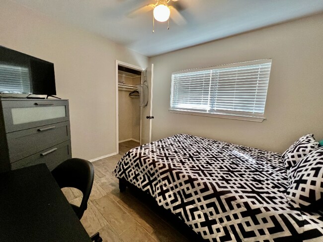 Building Photo - 550 Westoak