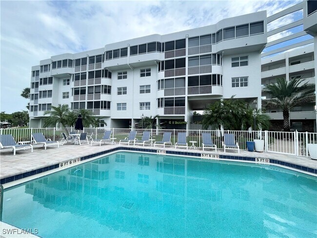 Building Photo - 12945 Vanderbilt Dr