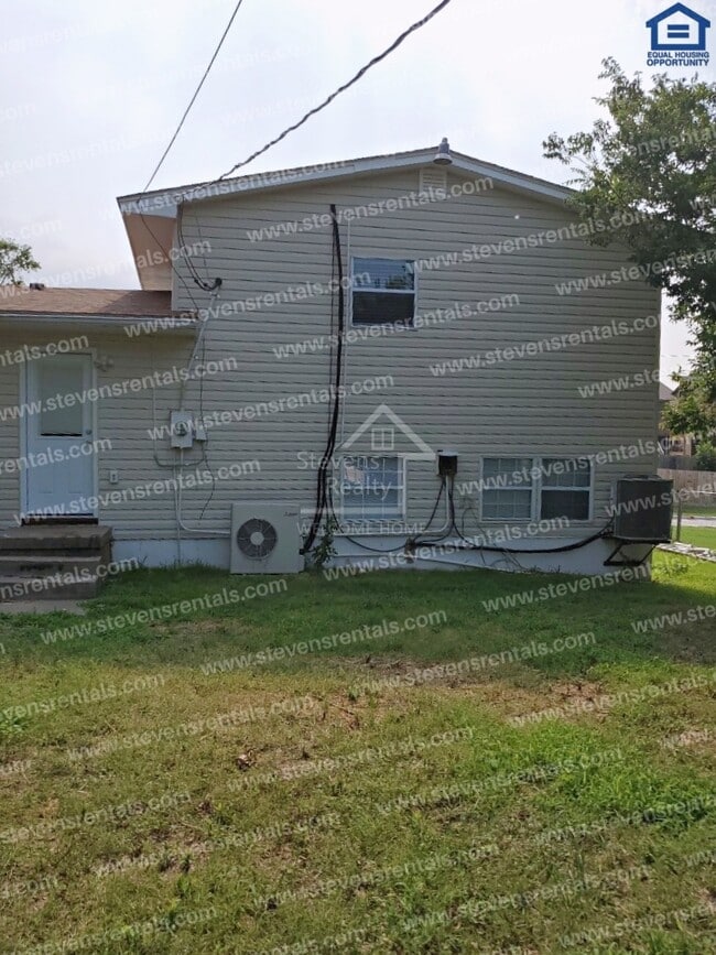 Building Photo - 2265 NW 40th St
