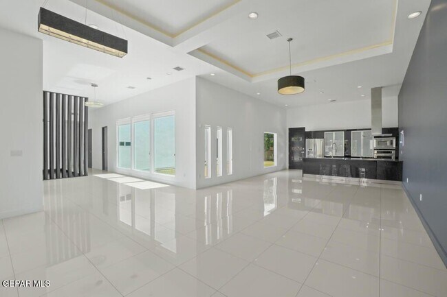 Building Photo - 6324 Via Serena Dr