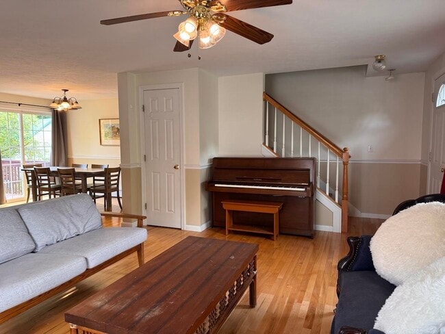 Building Photo - 26 Fowler St