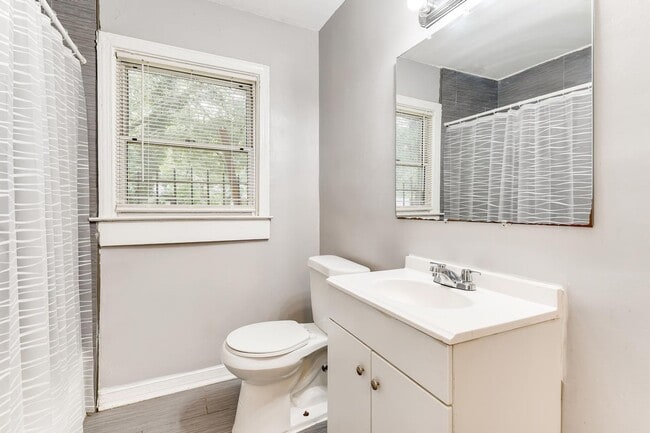 Building Photo - 3 Bedroom Brick Ranch on Basement/5 Min Drive to Downtown Atlanta