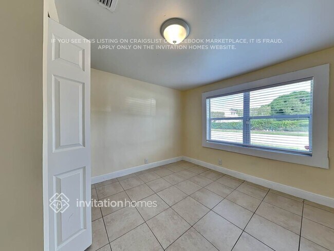 Building Photo - 314 SW 4th Ave