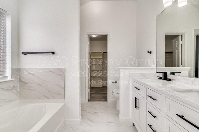 Building Photo - 1002 Manassas Dr