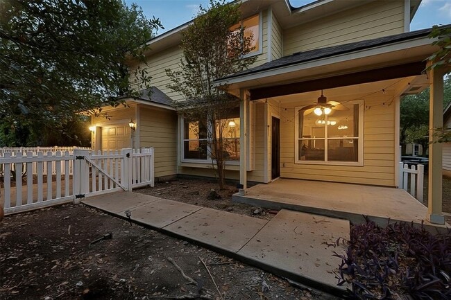 Building Photo - 319 Bandstand Ln