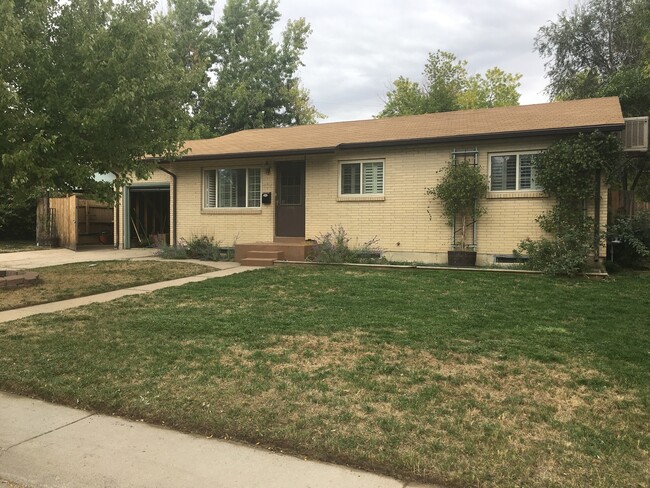 Primary Photo - Beautiful 5 Bed Home for Rent in Arvada!