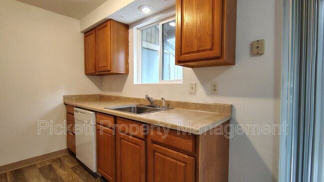Building Photo - 1803 Winfield Ave