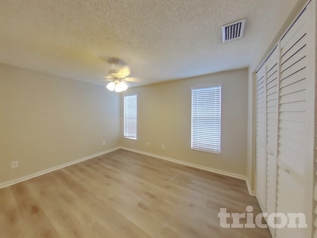 Building Photo - 907 Briarcliff Dr