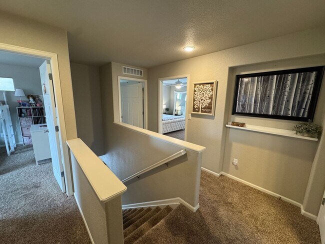 Building Photo - 3 Bedroom, 4 Bathroom Home on a Corner Lot...