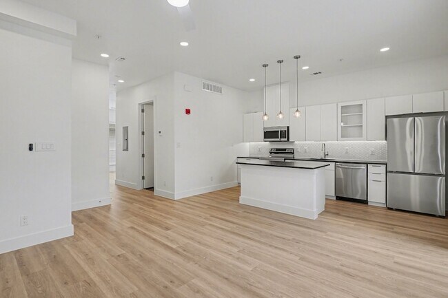 Building Photo - 2217 N Fitzhugh Ave
