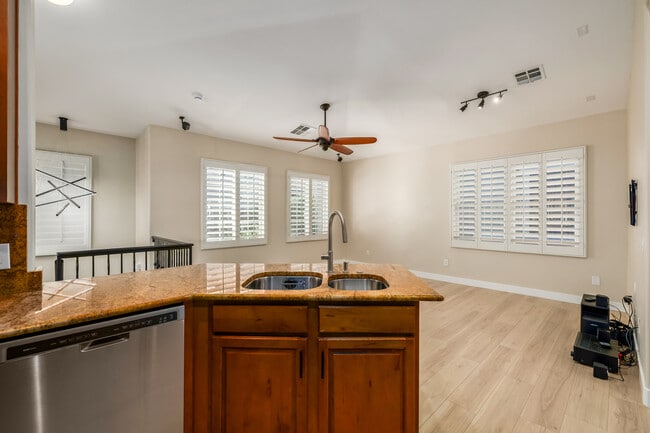 Building Photo - 4233 E Jasper Dr