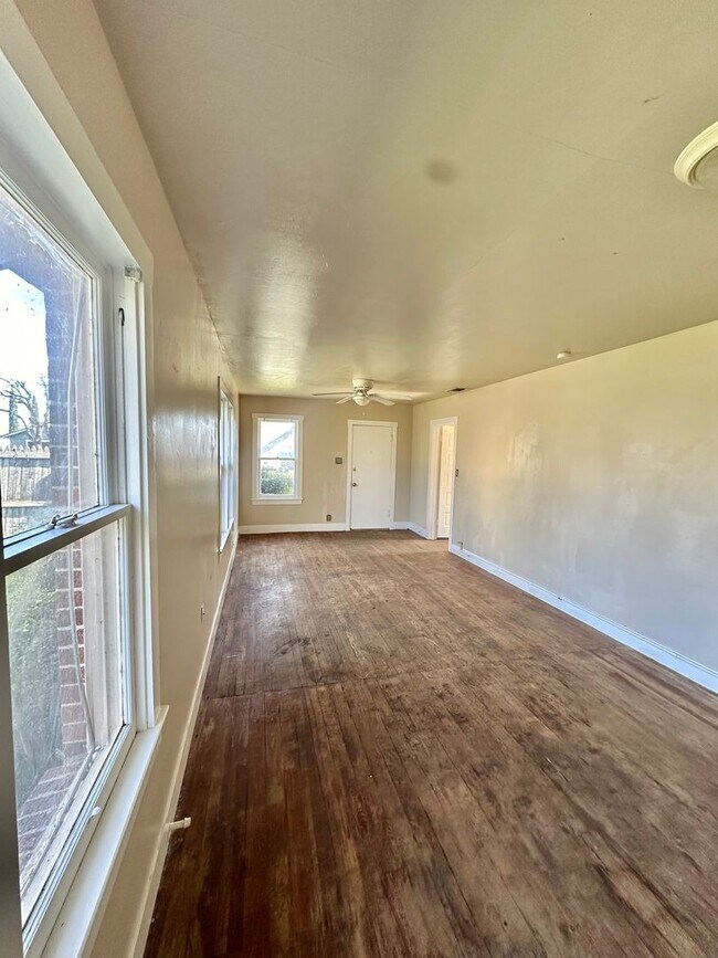 Building Photo - 3 Bedroom Available For Lease Near ASU!!!