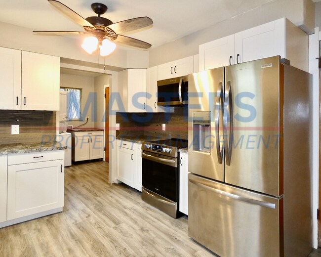 Building Photo - 2017 Garden Ln