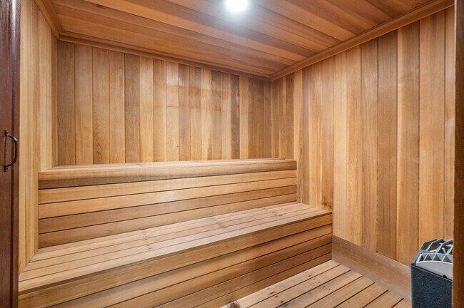 Building Photo - 176 Helios Dr