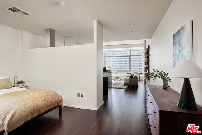 Building Photo - 1155 S Grand Ave