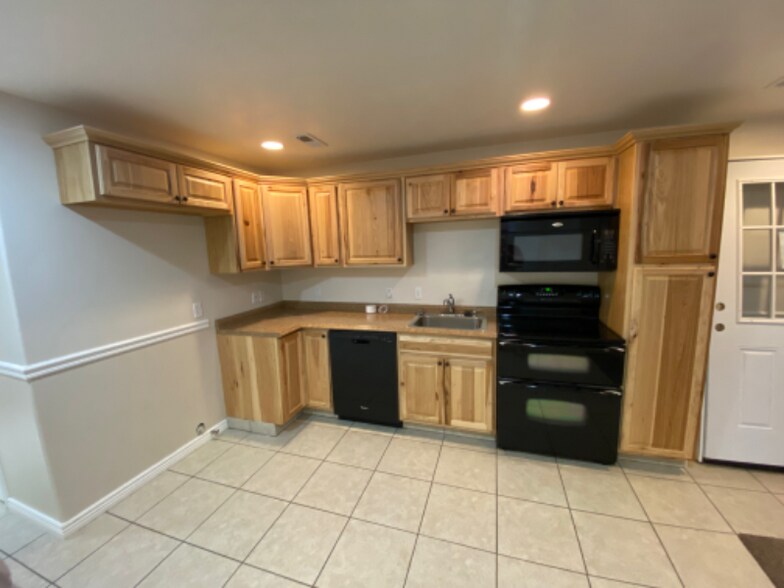 Building Photo - 834 S 980 W