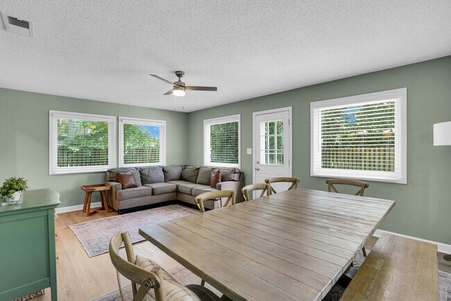 Building Photo - Fully Furnished Home in the Heart of Southside Savannah!