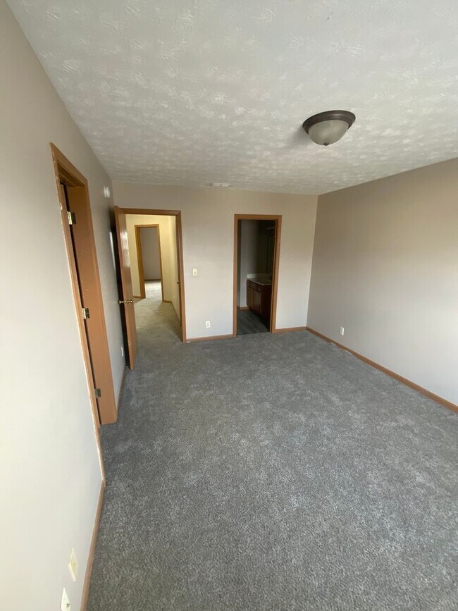 Building Photo - 2383 Edison Dr